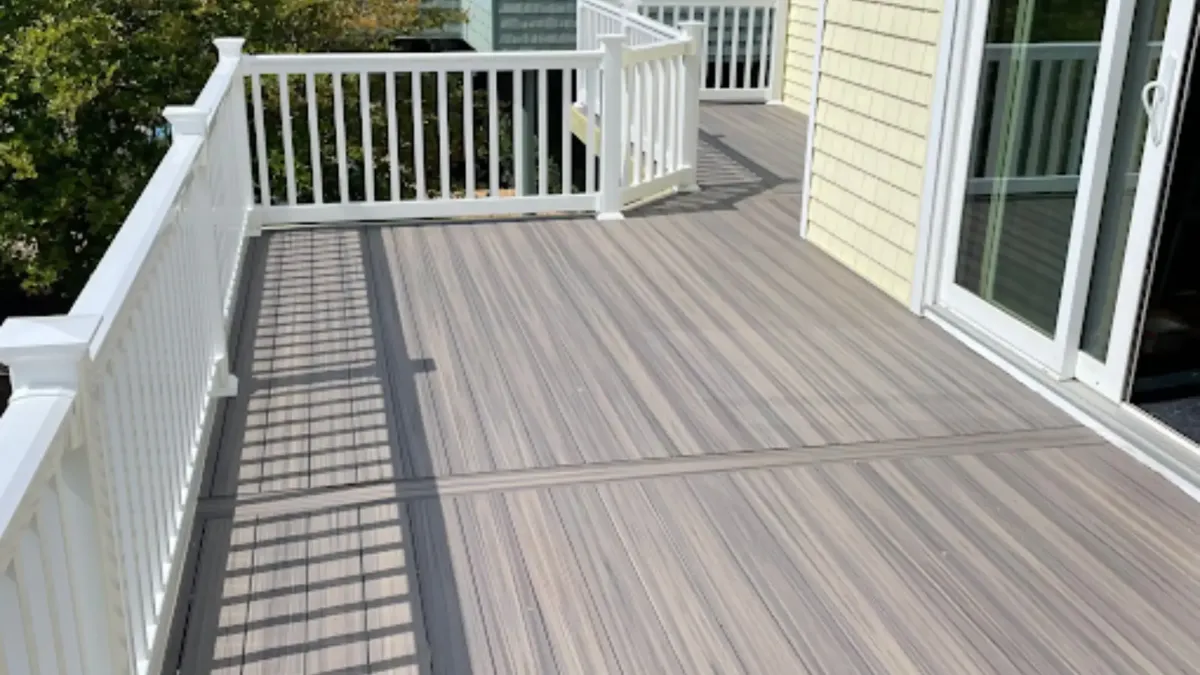 5 Reasons to Choose A Custom Deck Builder for Your Outdoor Living Space