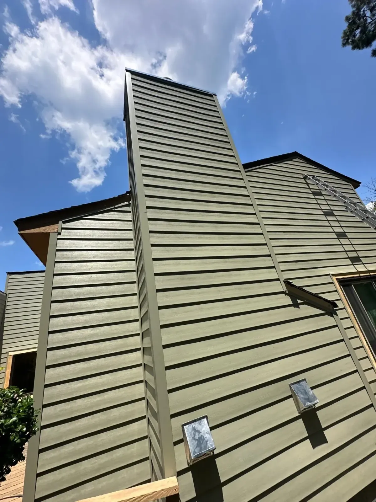 Upgrading Your Home's Exterior: Signs It's Time to Replace Your Siding