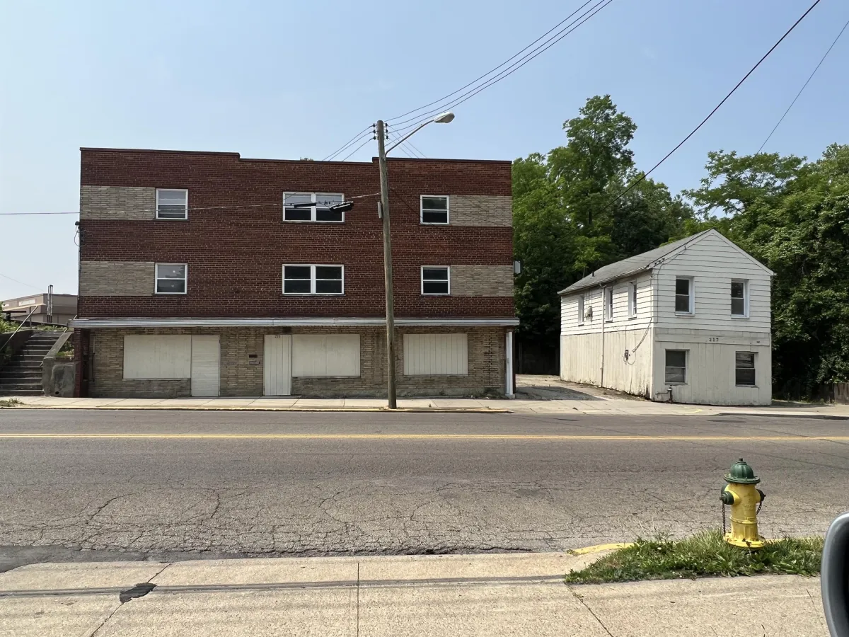 215 West Wyoming Avenue - 3