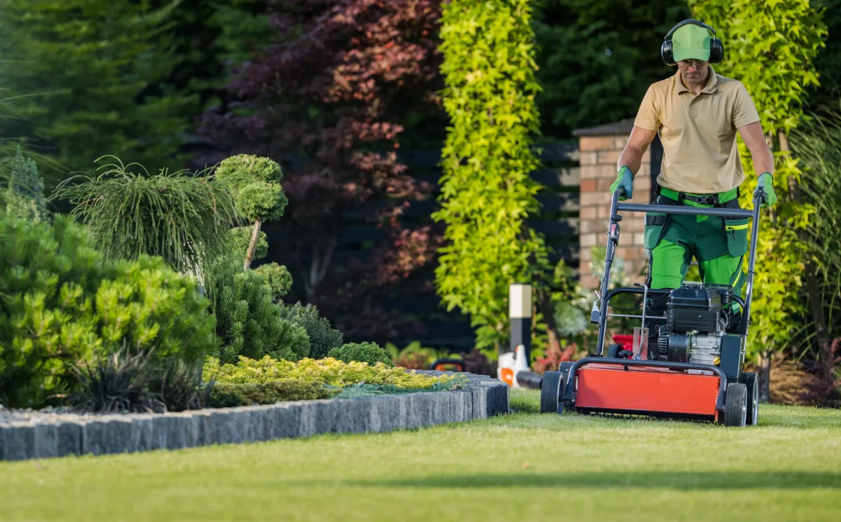 Weekly Lawn Mowing Services in Mason City: Convenience and Quality