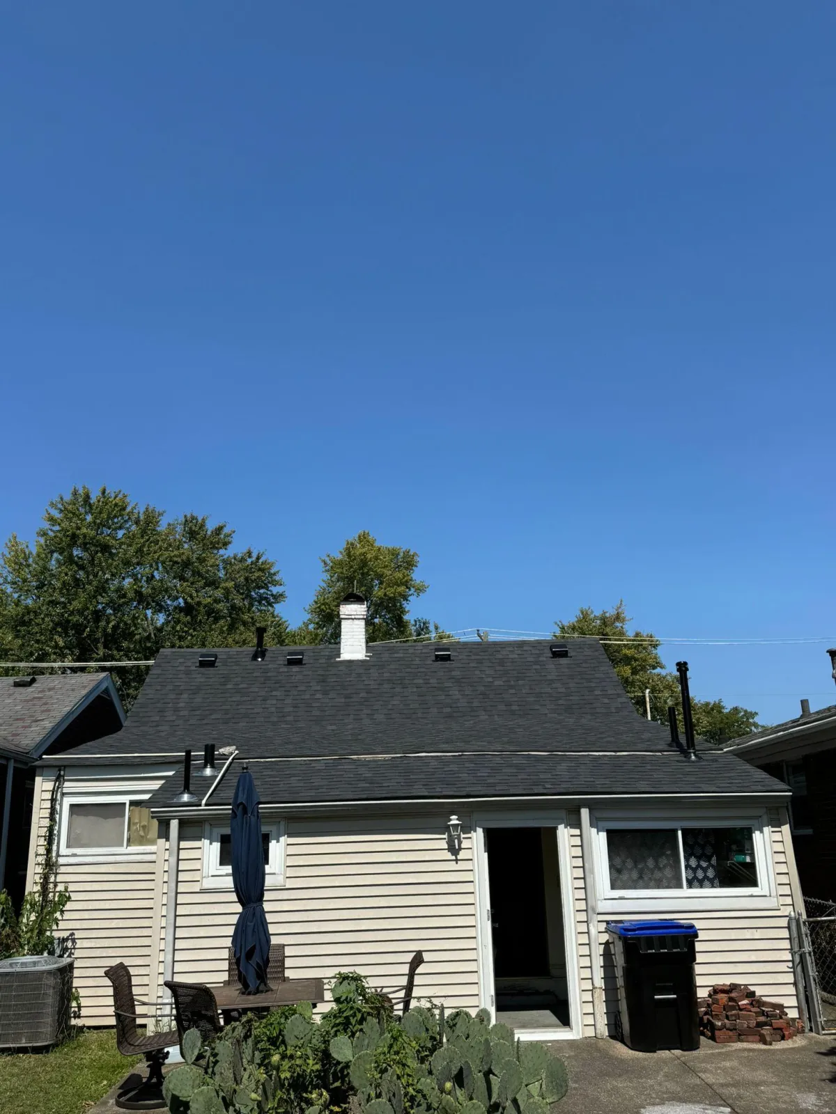 Signs Your Roof May Need to Be Replaced — And How to Choose the Right Roofing Contractor