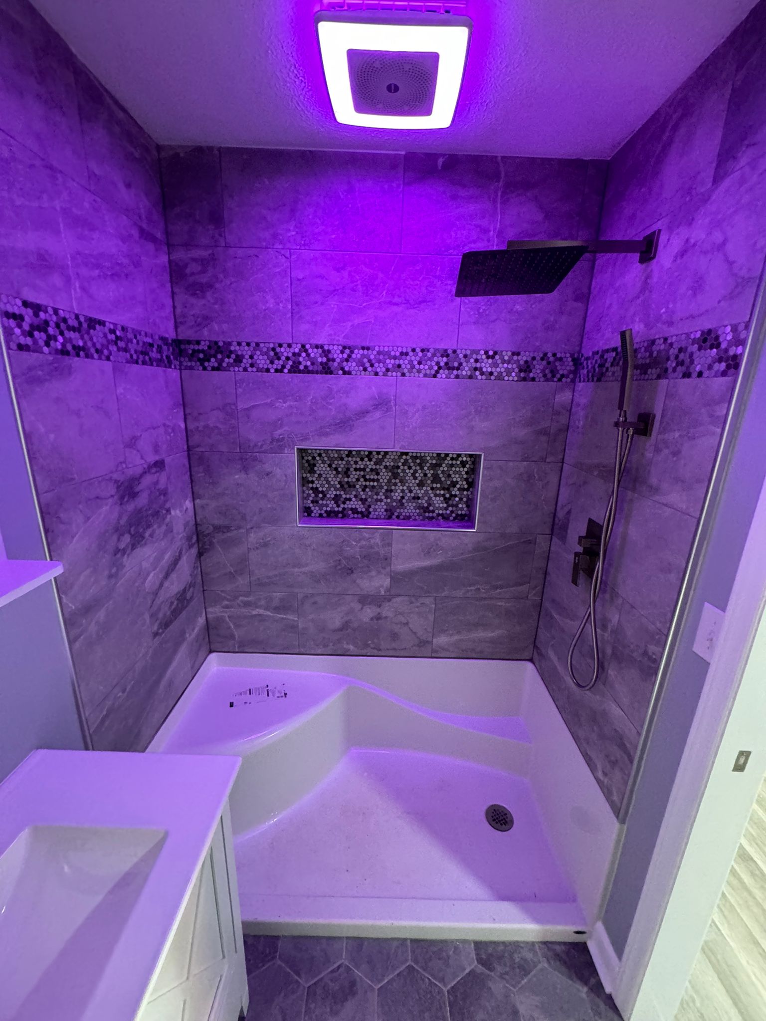 Bathroom Remodels: Why Hiring a General Contractor Is the Smart Choice