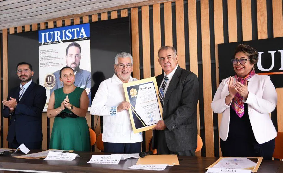 Ayuntamiento de Xalapa Reconoce labor de abogados en su día