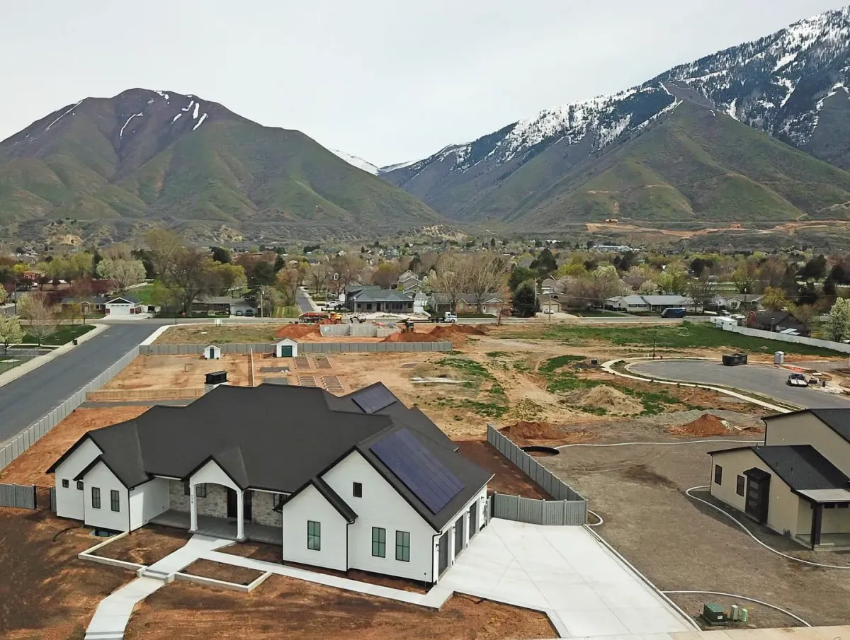 Solar panels and battery bundle on a Salem UT home for maximum savings.