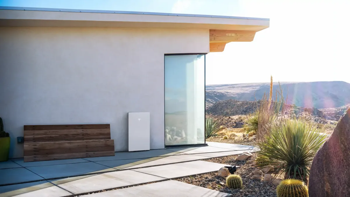 Lindon UT family with Tesla Powerwall 3 install by Ask Solar Mike, achieving ITC rush success with Wattsmart rebate before 2025 expiration.