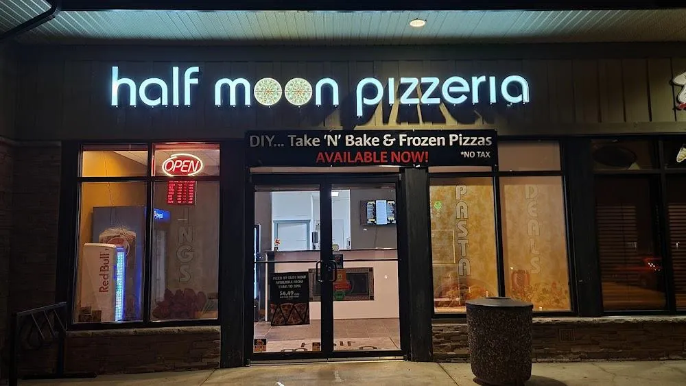 Halfmoon Pizzeria Kelowna — Fresh Handmade Pizza & Fast Delivery