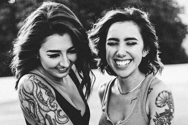 alt women laughing