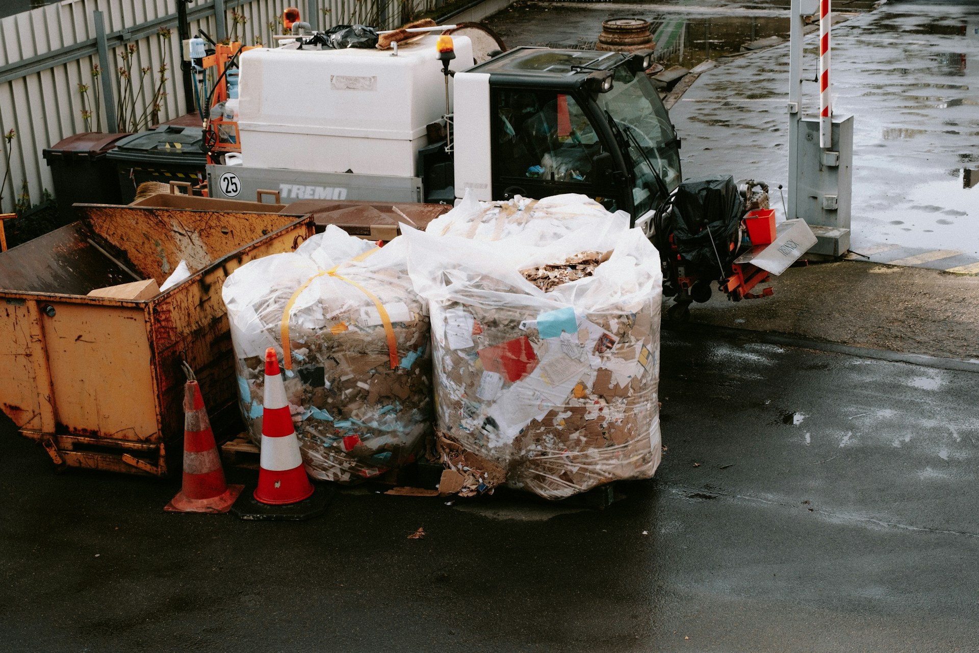 How a Garbage Removal Service Keeps You Ready
