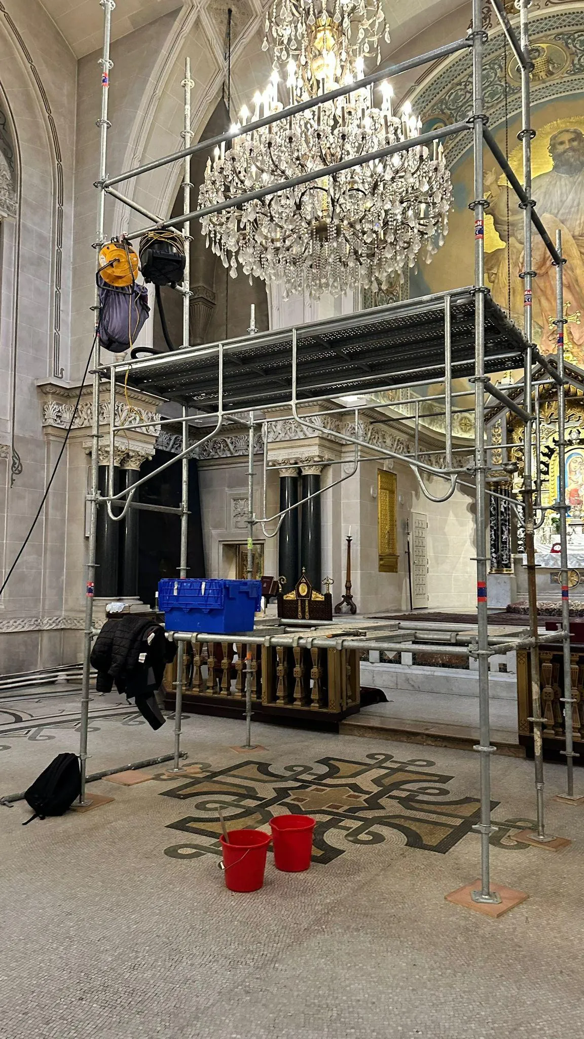 Chantier au sein d'une cathédrale