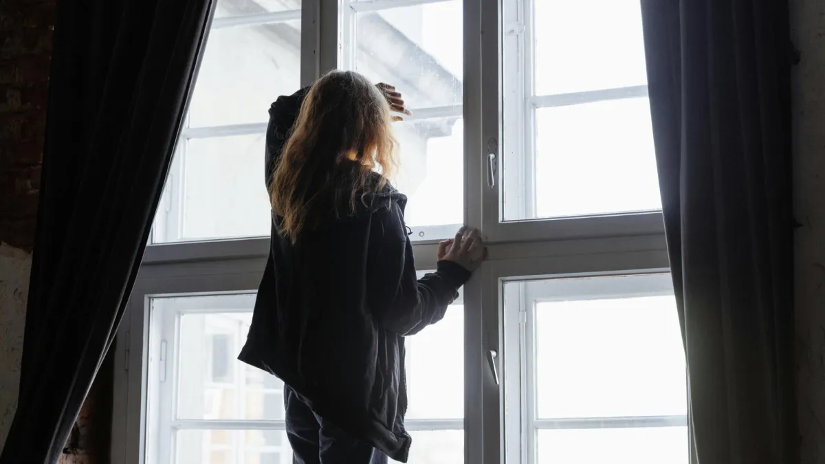 woman struggling with obsessive thoughts after a toxic relationship