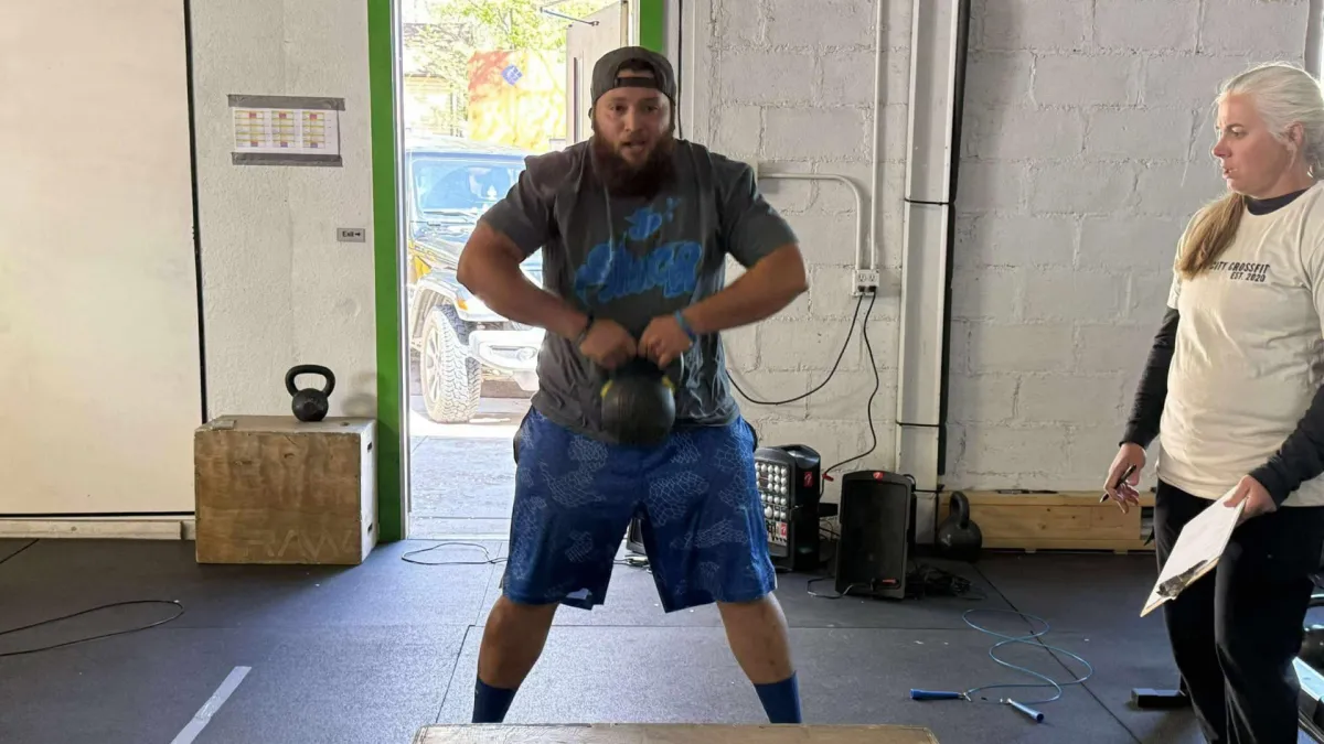 Which is Better: Functional Fitness or Traditional Gym?