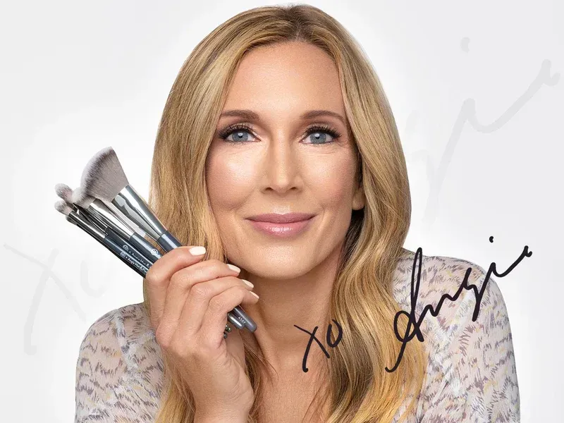 BK Beauty | Angie Hot & Flashy Brush Review: The Best Eyeshadow Brushes for Women Over 50