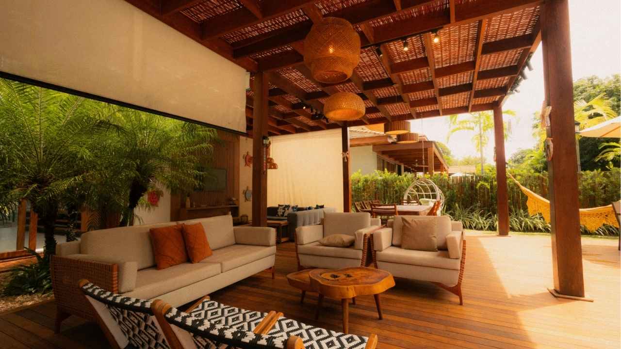 How Patio Photos Sell the Indoor-Outdoor Lifestyle Buyers Want