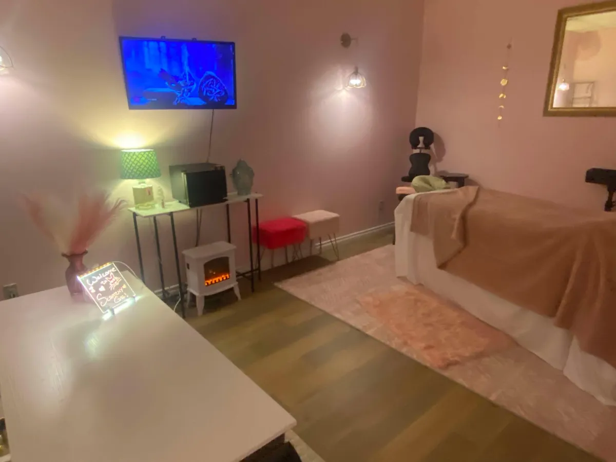 Scratchy GIRL treatment room with soft lighting, calming neutral tones, and a clean modern design for a relaxing experience