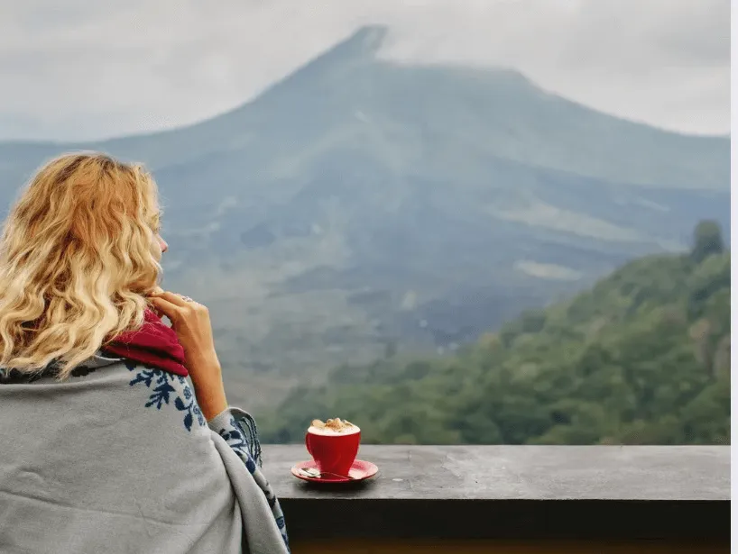 🌟 Aging Softly, Living Fully: A Reflection on Beauty, Midlife Wellness & Becoming