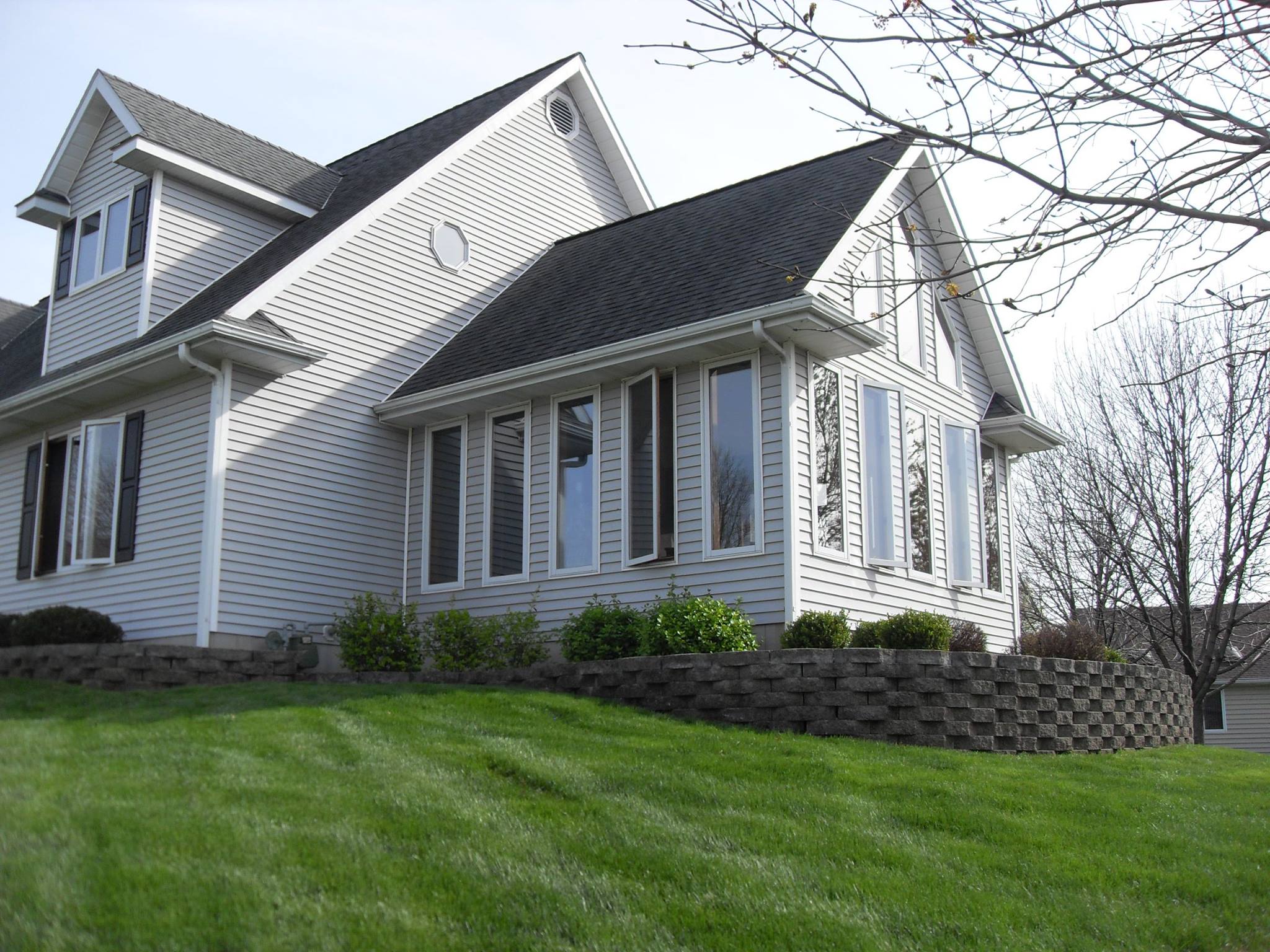 How Can Siding Colors Boost Your Home’s Curb Appeal