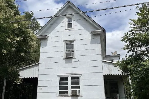 15 W Monroe St Paulsboro, NJ 08066