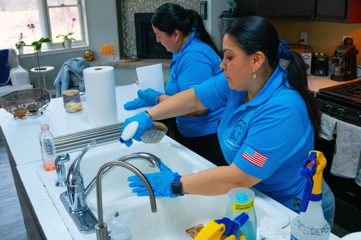 The Gift She Actually Wants This Mother’s Day: A Clean Home (That She Didn’t Have to Clean)💝