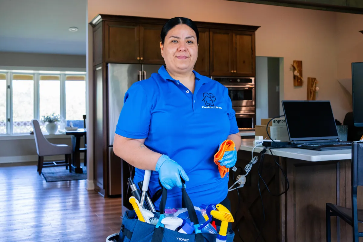 How to Clean the Toughest Stains: A Guide for Furniture, Kitchens, and Bathrooms 🧽