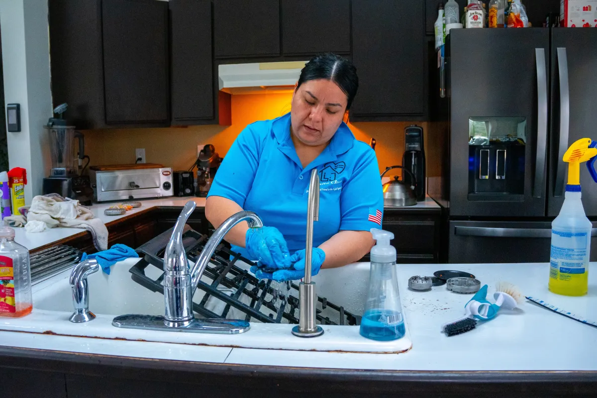 Casita Clean Providing a kitchen Deep Clean in Lockport, IL