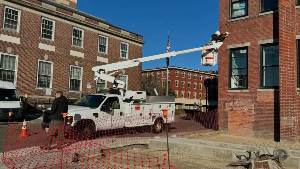 Bucket Truck Electrician Services: What Smart Business Owners Know