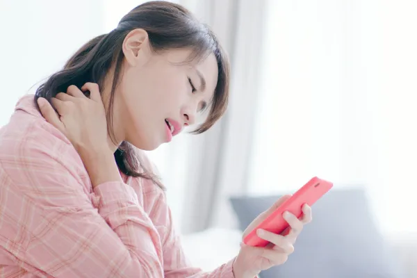 Text Neck Is Real: How Screen Time Could Be Hurting Your Spine