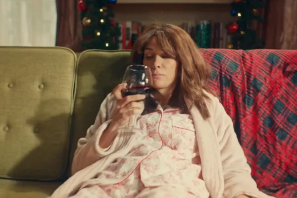 Kristen Wiig SNL Christmas Robe sketch relates the challenges of moms during the holidays.