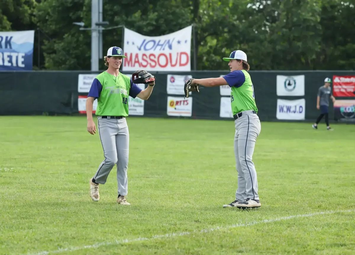 Tom Sox Split Doubleheader Against Cavaliers