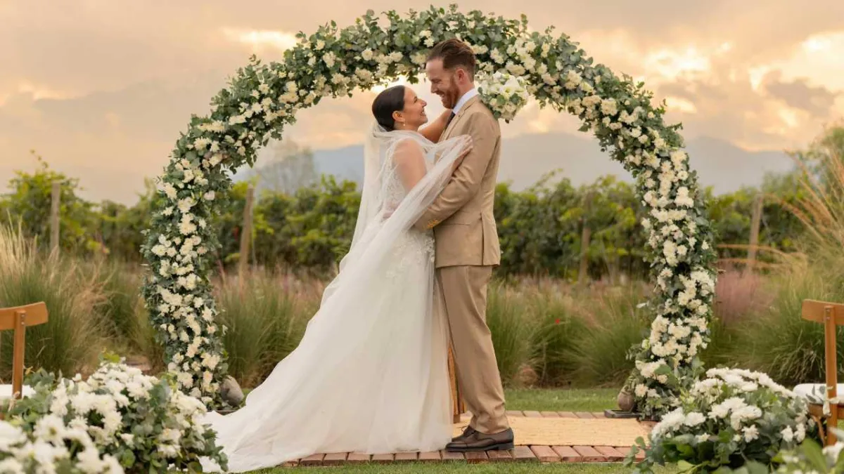 Golden Hour Ceremony: The Secret Behind These Dreamy Wedding Shots