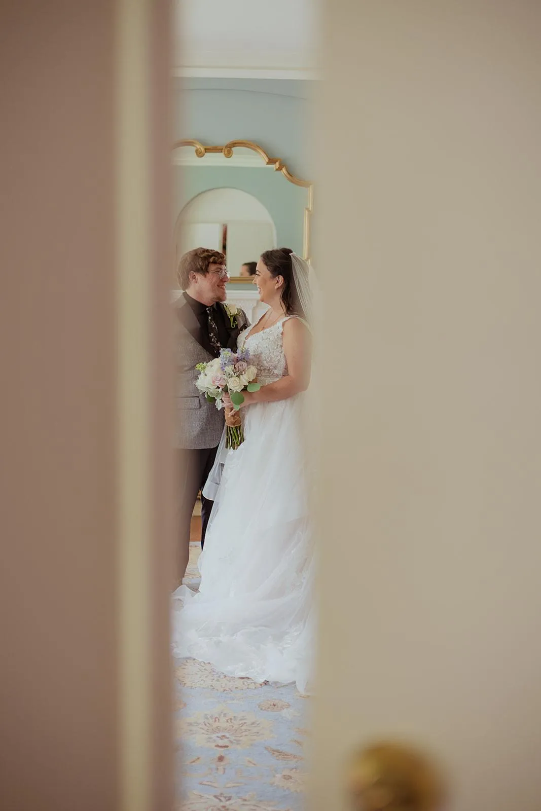 Best Wedding Photo Poses for Shy Couples