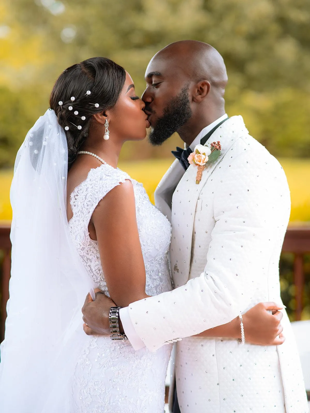 Golden Hour Ceremony: The Secret Behind These Dreamy Wedding Shots