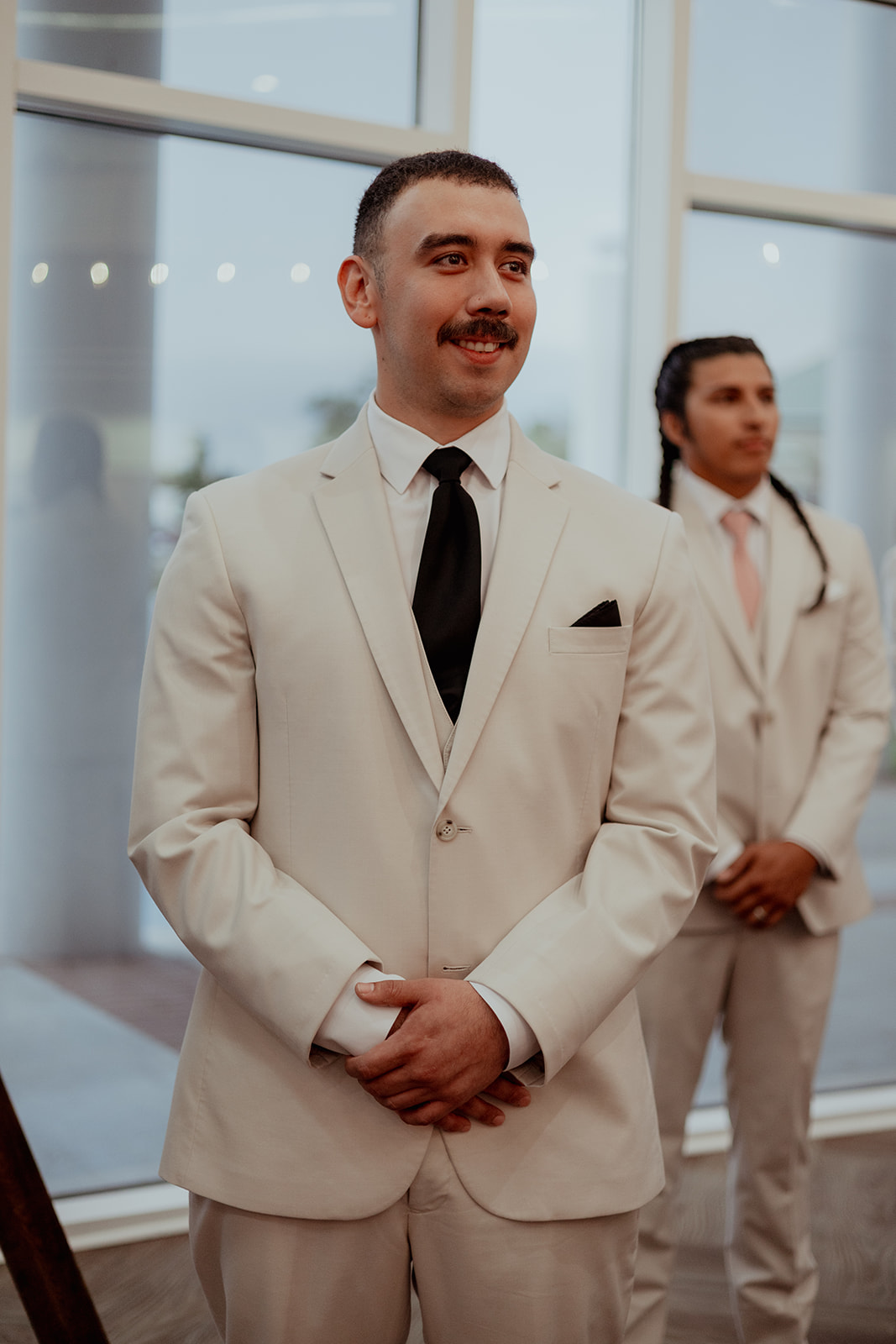 Picture-Perfect Groom Poses You’ll Be Proud to Share