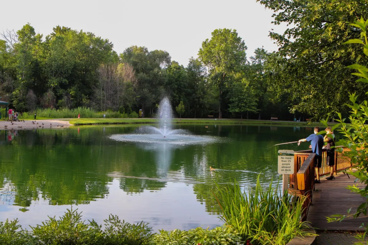 Nature Goals: What to See, Do & Eat Near River Bends Park 🚴‍♀️