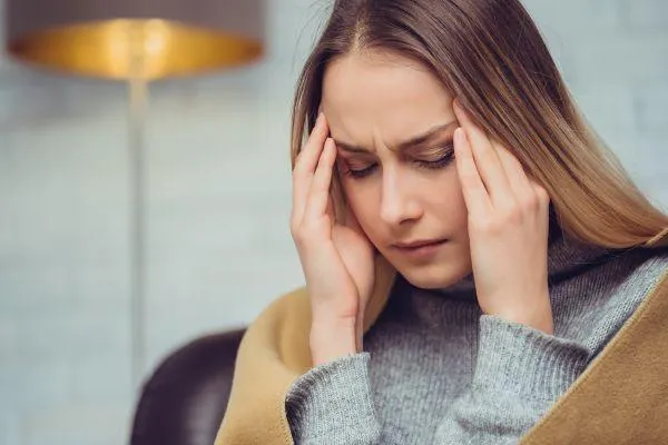 woman with migraines