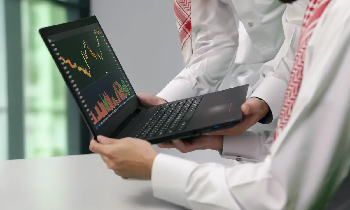 In-House Accountant or Outsourced Services? Your Guide to Making the Right Financial Decision for Your Startup