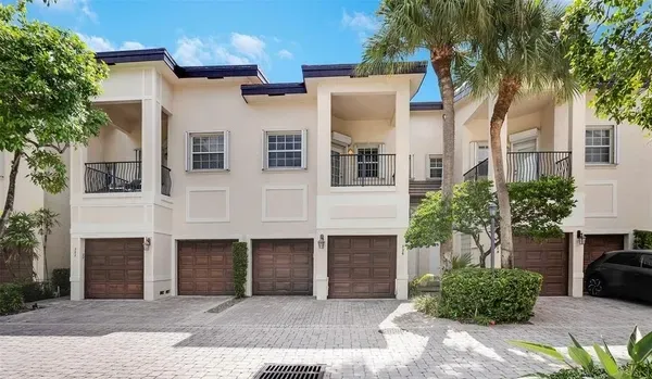 320 NE 7th Avenue Victoria Mews Fort Lauderdale
