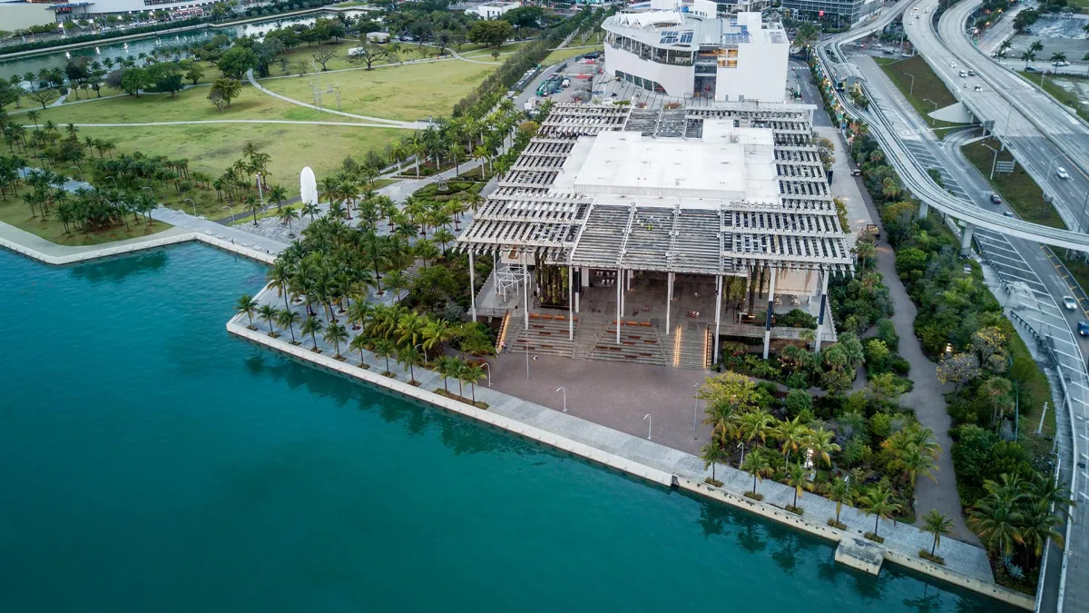 Where to Stay in Miami for Your Pérez Art Museum Visit (with EV-Friendly Car Rental Tips)