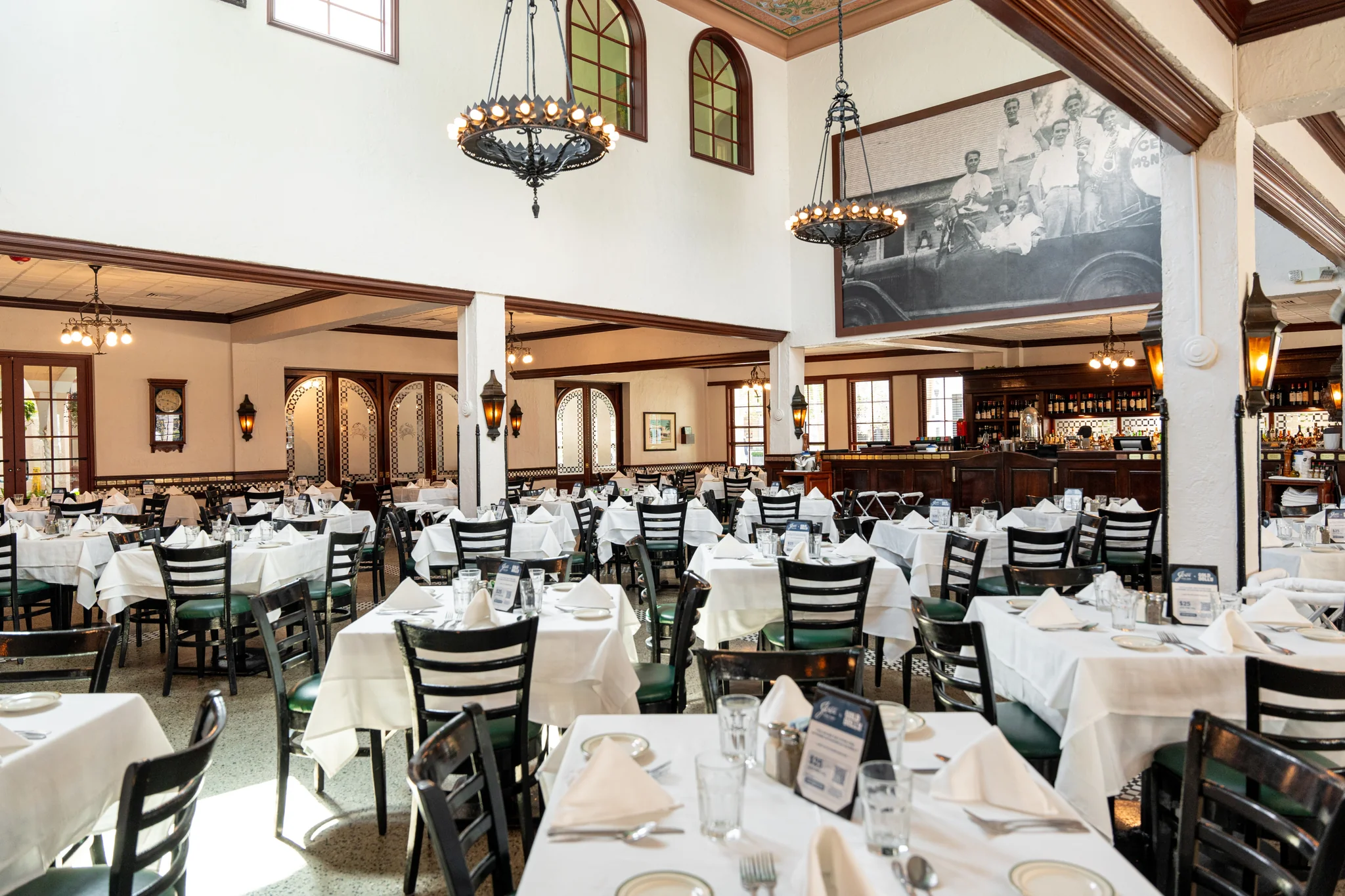 Joe’s Stone Crab: Your Ultimate Miami Dining & Travel Guide