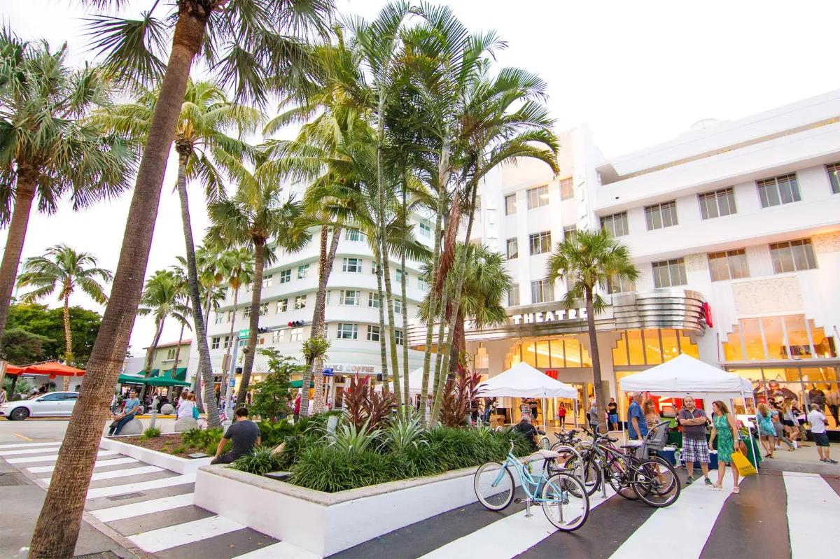 Lincoln Road Mall: Your Ultimate Miami Beach Travel Guide