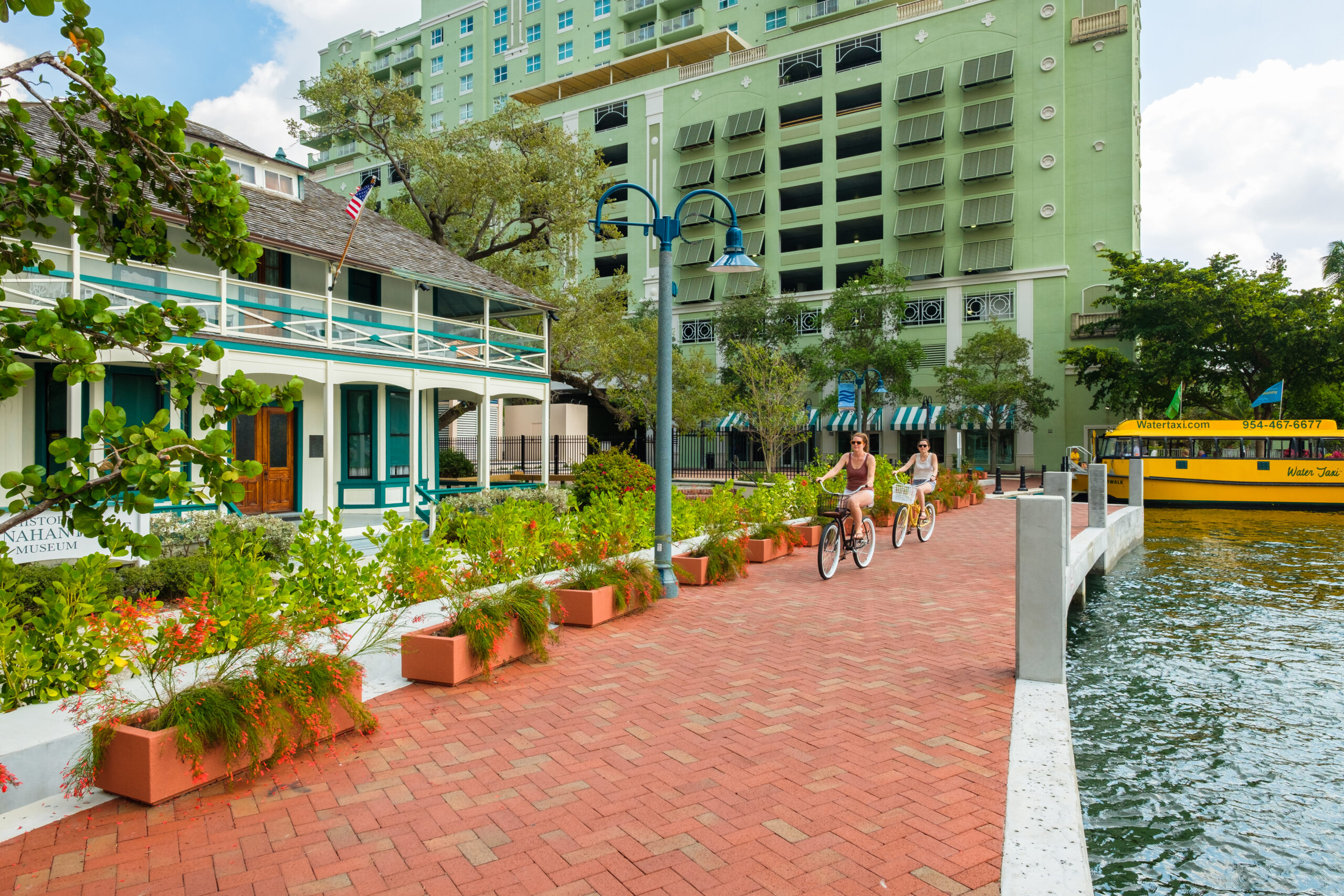 Esplanade Park Travel Guide: Where to Stay & How to Explore Miami with Ease