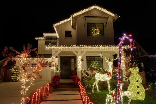 Top 5 Benefits of Hiring a Christmas Lights Installation Service in Lafayette, LA