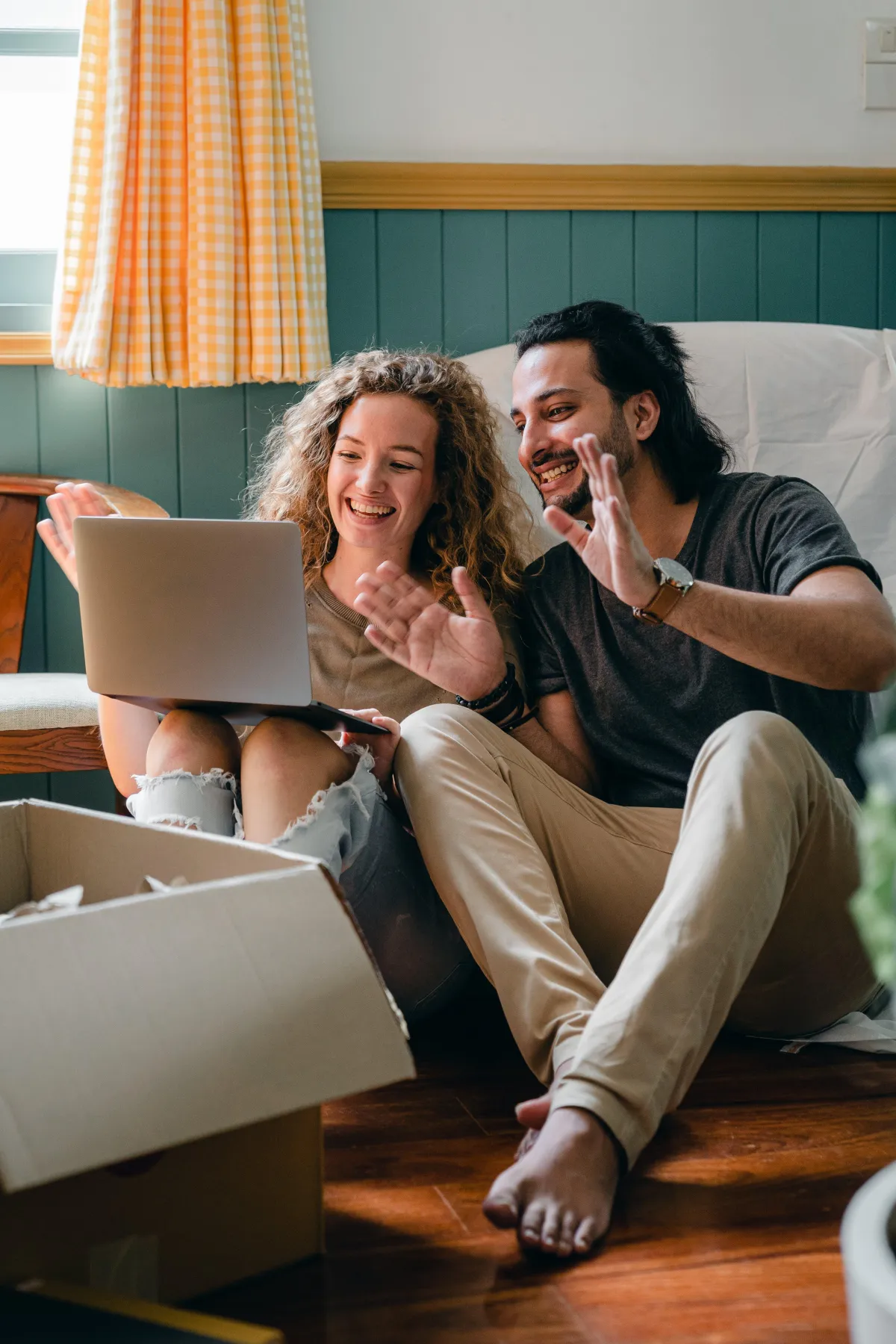 couple on laptop