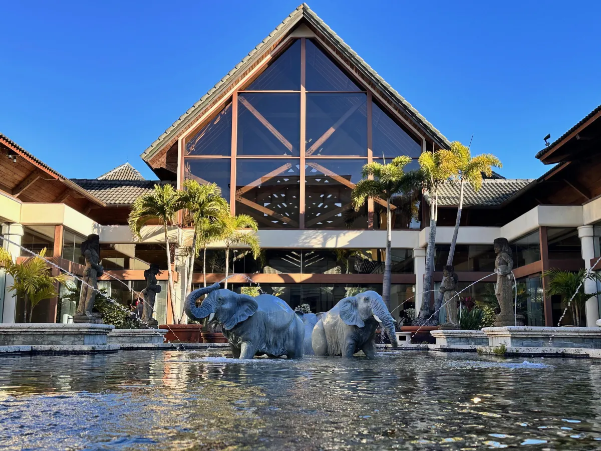 Loews Royal Pacific Resort