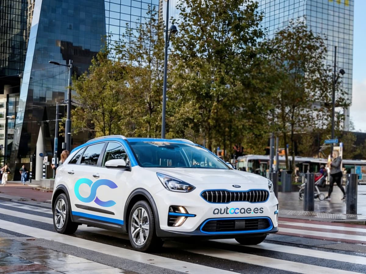 Eliminando el dolor de cabeza del papeleo: miles de propietarios de vehículos eléctricos en España pueden recuperar 750 euros de su compra — AUTOCAE.es se posiciona como solucionador del problema