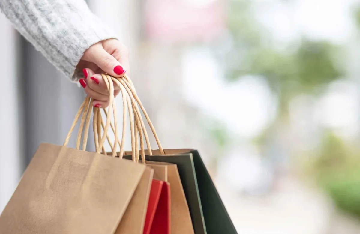 4 Mindful Shopping Tips to Create a Clutter-Free Home

