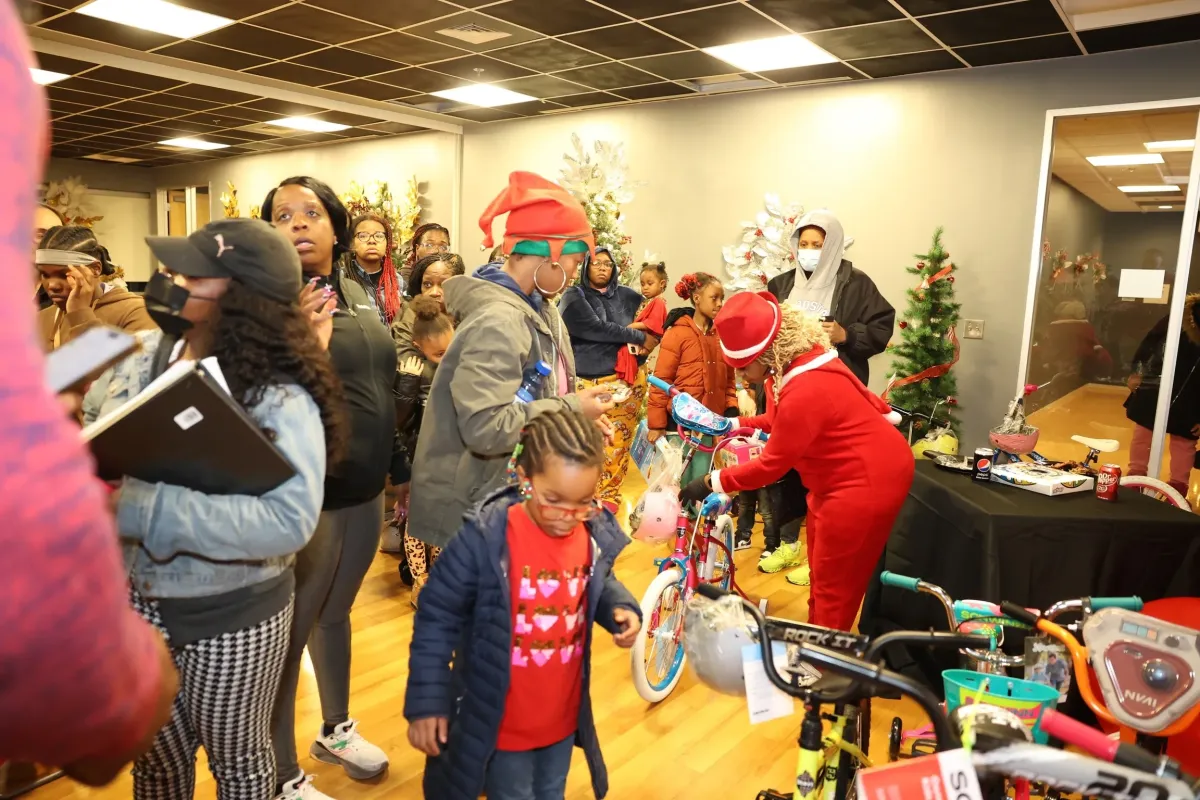 Spreading Holiday Cheer: FutureThink Hub’s Christmas Giveaways