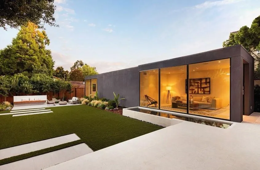 A contemporary backyard designed by Jason Klein Architects, featuring sleek landscaping and modern outdoor living spaces.