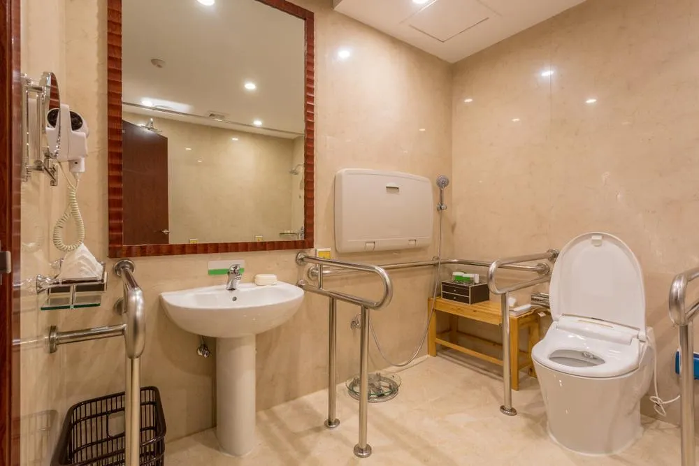 Senior-Friendly Bathroom Equipment That Enhances Safety and Comfort