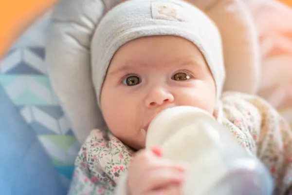 Formula vs. Breastfeeding: How to Know if Your Baby Is Getting Enough Milk and Thriving
