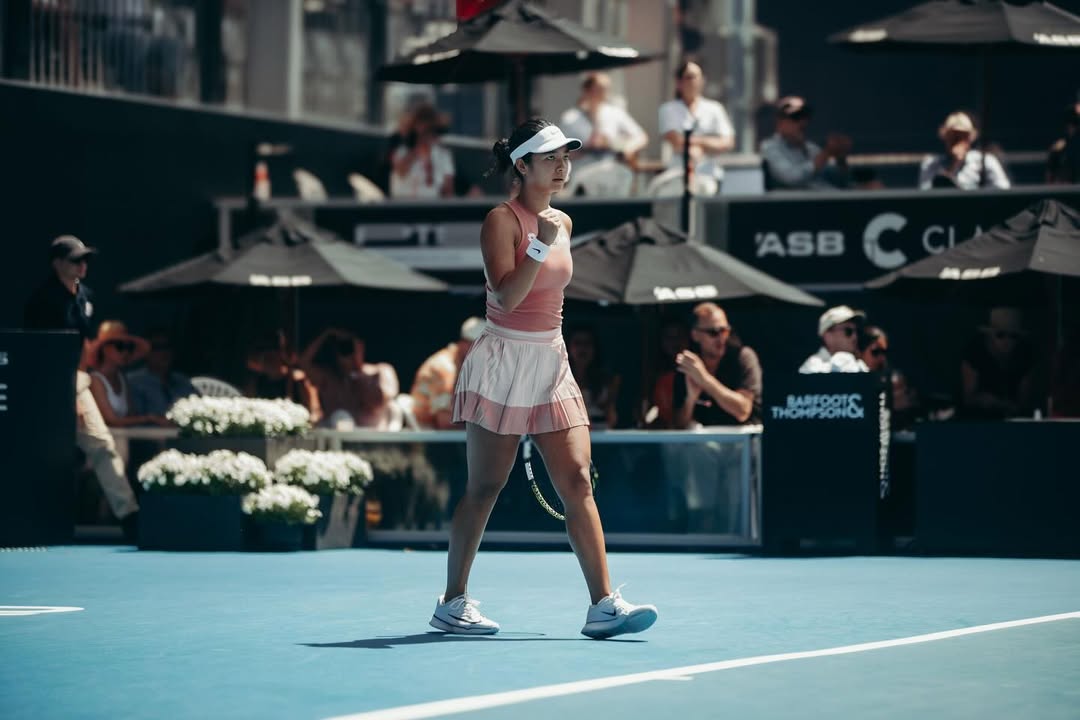 Alex Eala Sweeps Magda Linette, Marches into ASB Classic Semifinal